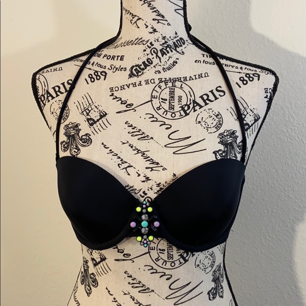 ☀️NWOT Victoria’s Secret Embellished Bikini Top☀️